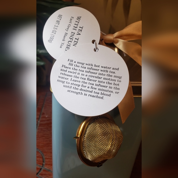 🆕️💛Winnie-the-Pooh Tea Tin with Infuser and Loose tea NWT - Picture 3 of 5